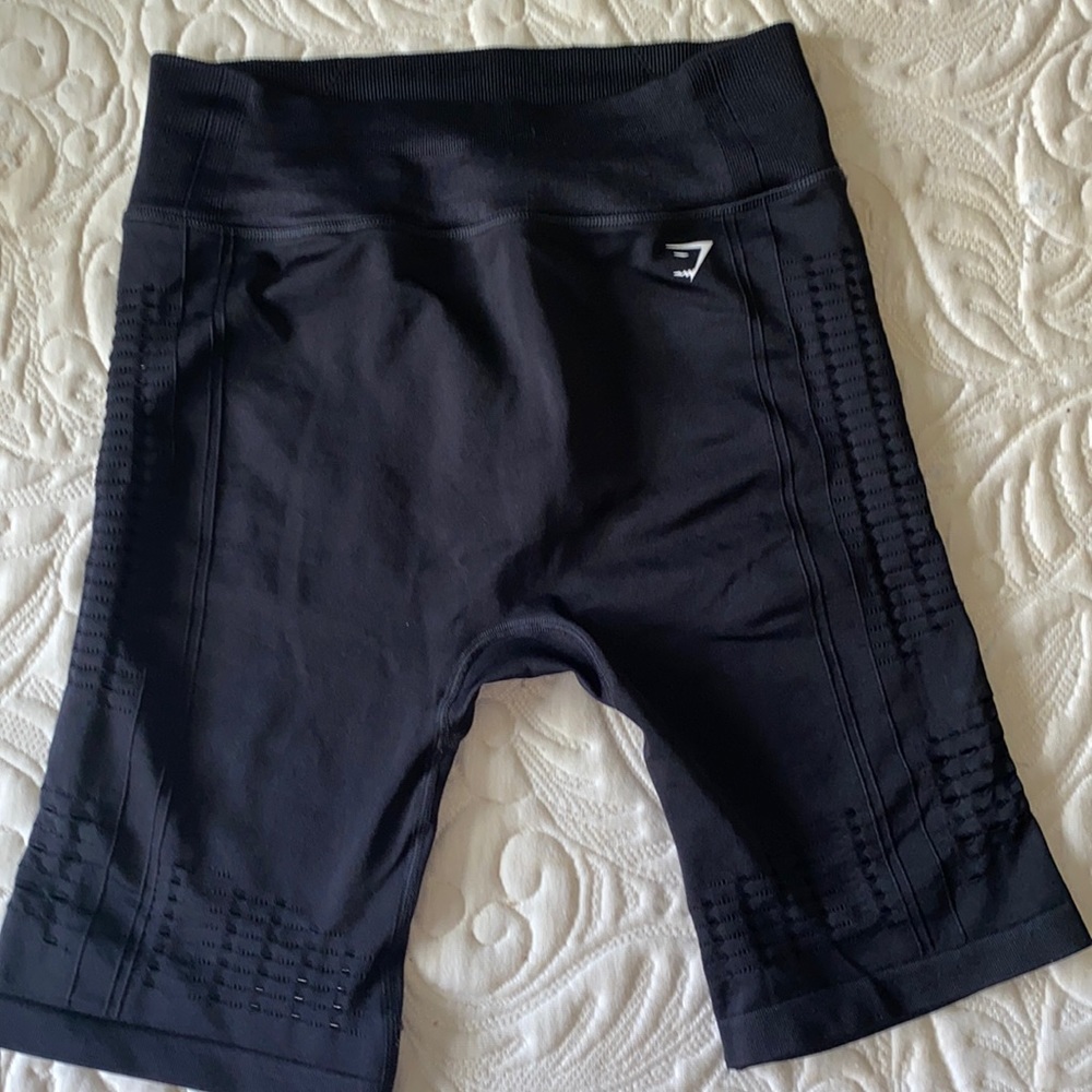 GYM SHARK SHORTS